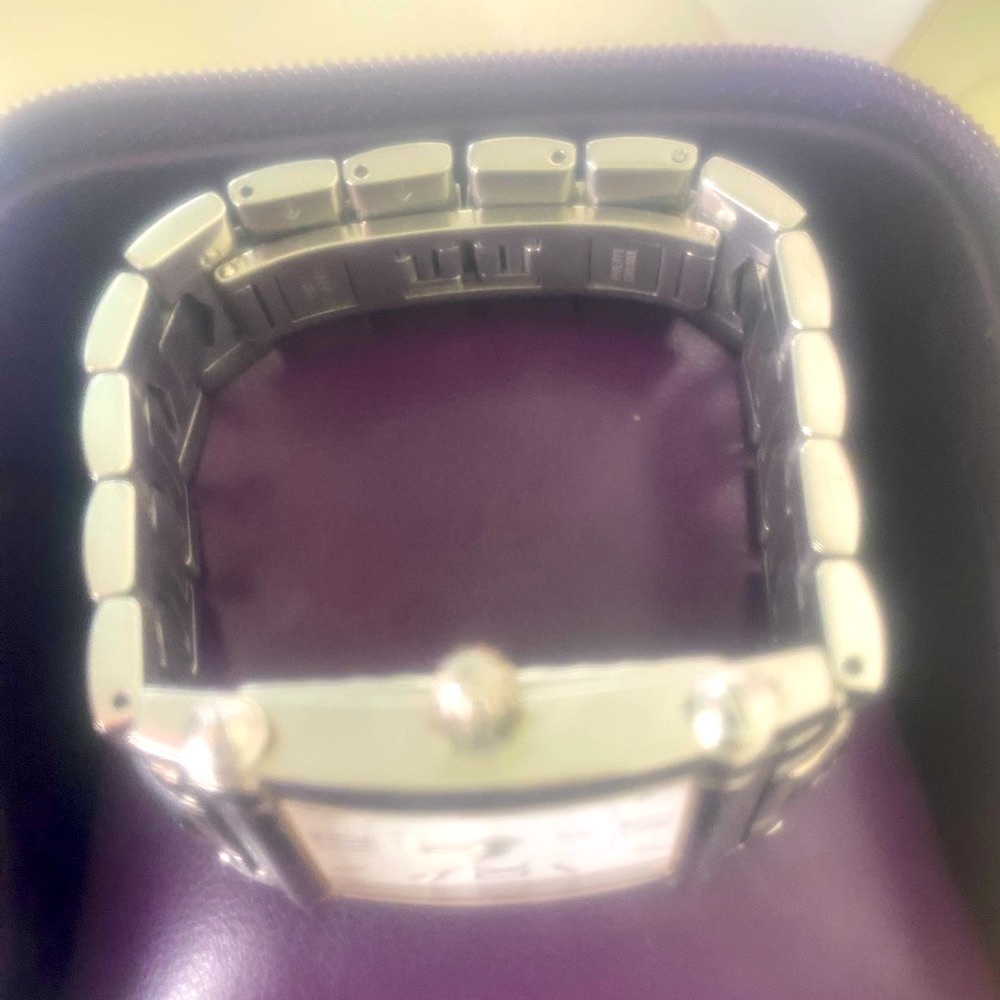 Sophisticated Silver Rectangular Watch - Picture 2 of 3